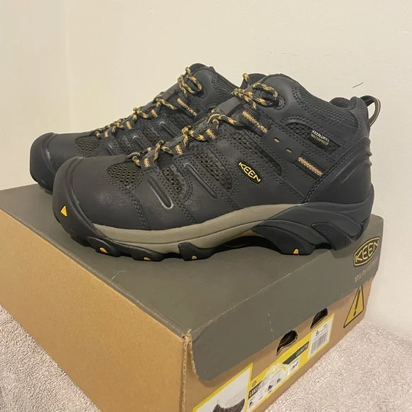 Keen Utility Work Boots | Size - 9D | Color - Raven / Tawny Olive | Steel Toe - Picture 1 of 11